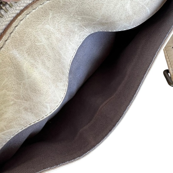 Frye Melissa Leather Zip Crossbody Purse Oat Cream Distressed Rustic 11x8 GUC - Picture 9 of 15